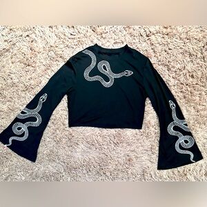 ROMWE Snake 🐍 Flare Sleeve Crop (XL)